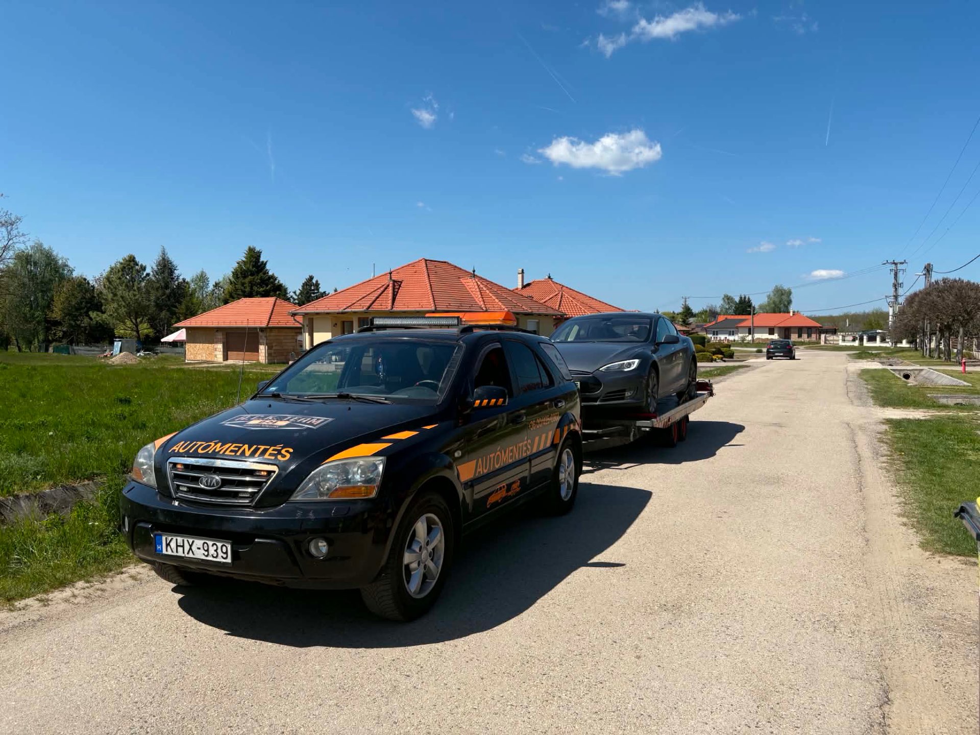 Szi-Ga szervizautó és elektromos autók a telephelyen